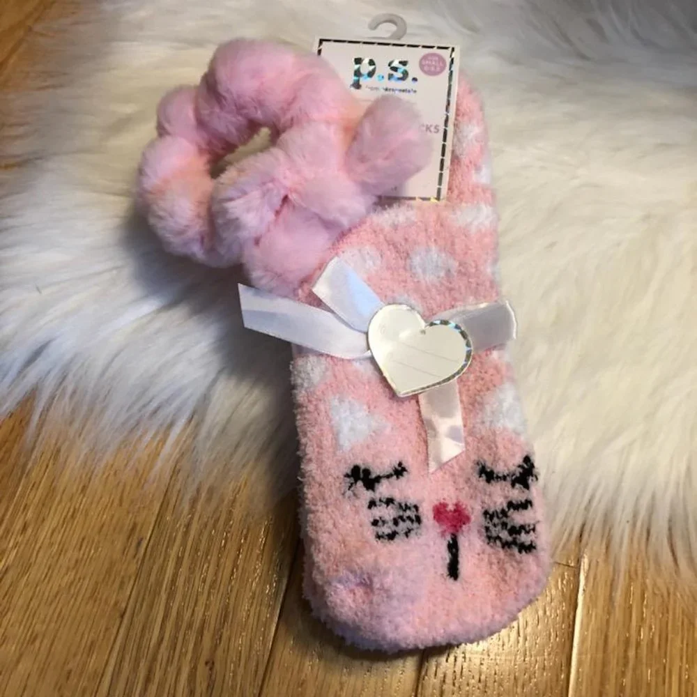 Aeropostale 2 Pack Cozy Socks w/ Scrunchie
